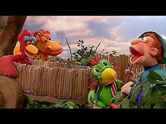 O papagaio Caco anunciando a data da festa